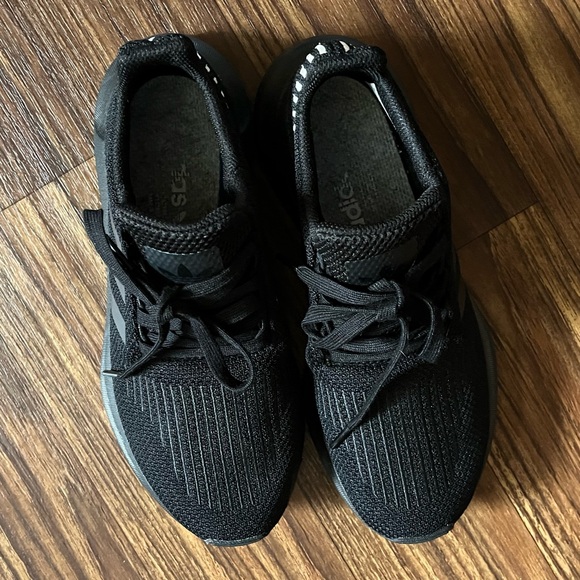 Adidas Black Swift Run Shoes - Picture 6 of 7